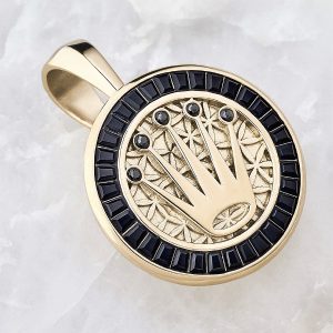 dije ref Monarca Gemas Negras en oro laminado